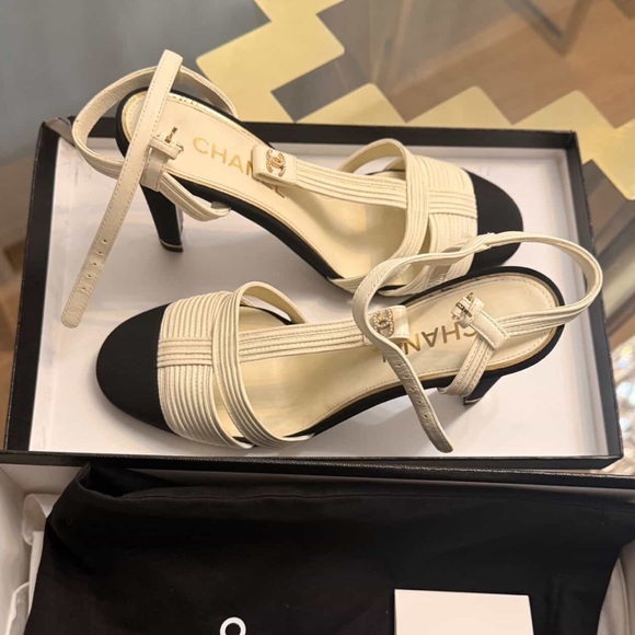 Chanel black and white CC heels, size 39. Excellent condition Women's Heels - Picture 4 of 10